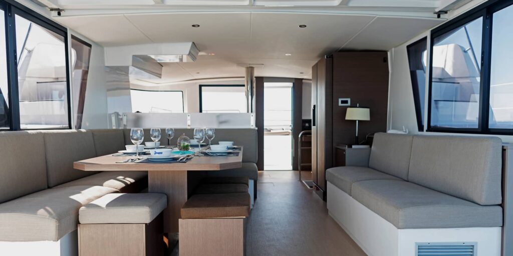 Bali 4.6 dining room with kitchen