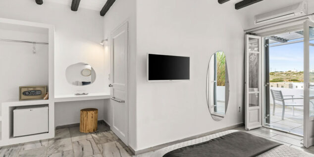 Mr & Mrs White Paros Suites & More