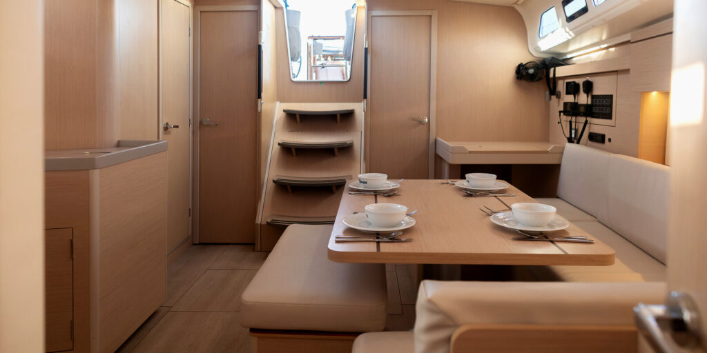 Oceanis 40.1 dining room