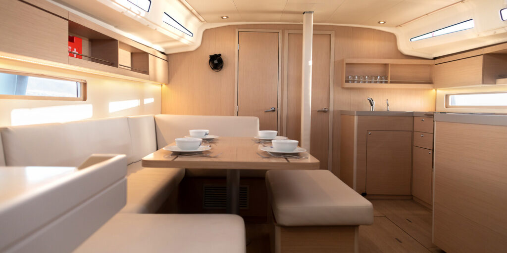 Oceanis 40.1 inside