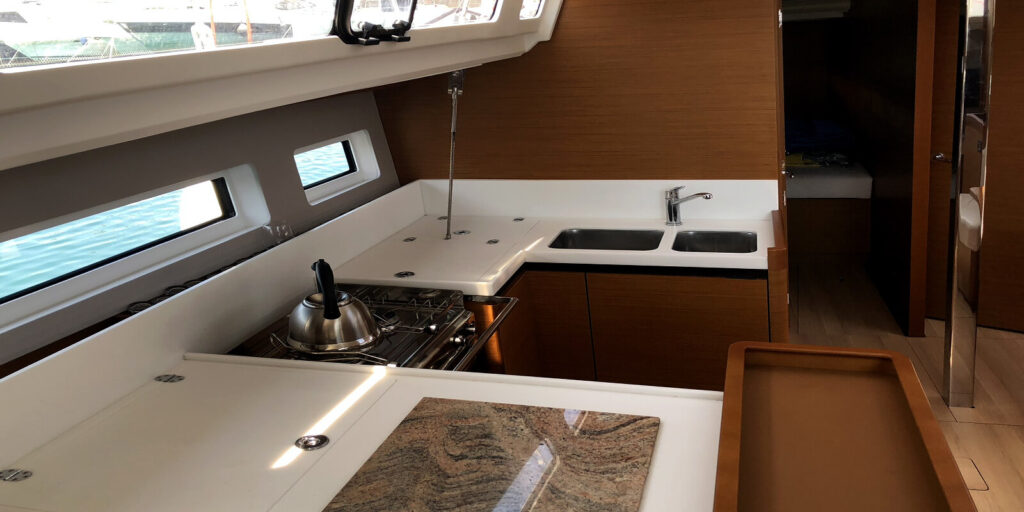 Sun Odyssey 440 kitchen