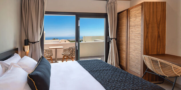 Uma Ray Suites Santorini